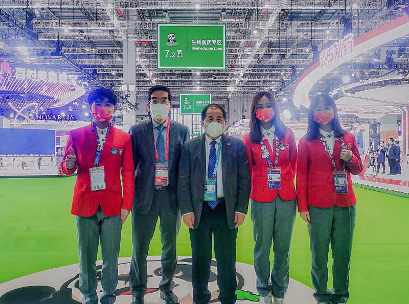 20211112_042128_961.jpg 校长合影_副本.jpg