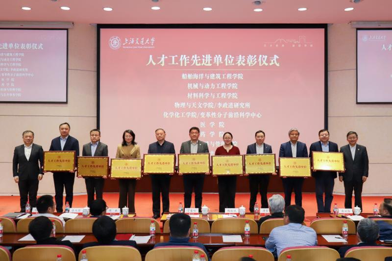 20251121_154017_890.jpg 4.人才大会.jpg