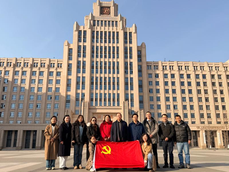 20251210_145101_724.jpg 前沿院-大合影-远.jpg