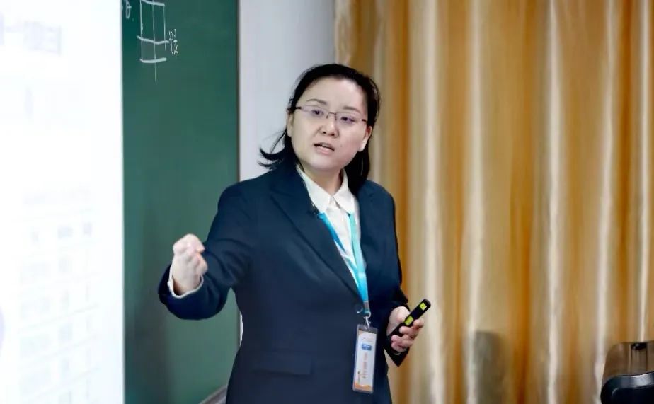 高晓沨：“教、竞、研”的有机融合者