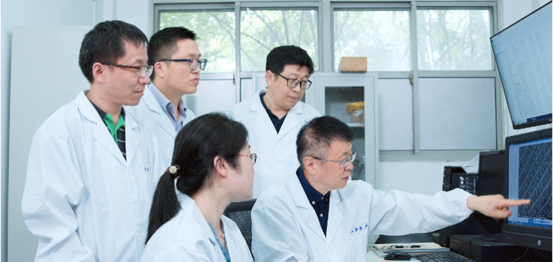 全国先进工作者张荻：复合材料创新高峰的攀登者