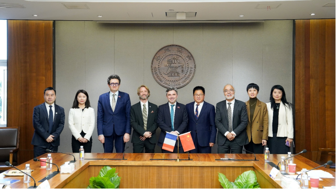 法国驻上海总领事馆代表团访问欧宝app官方网站下载