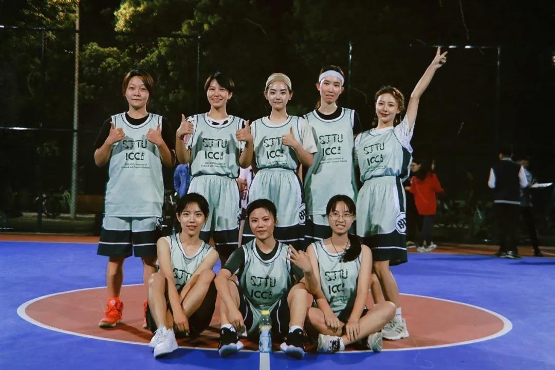 ICCI女篮以22：8赢得新生篮球赛“开门红”