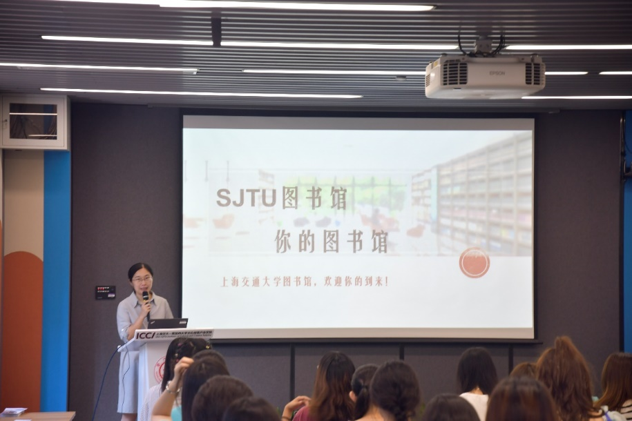 交圕探索进行时——文创学院2021级新生入馆使用指南讲座顺利举行