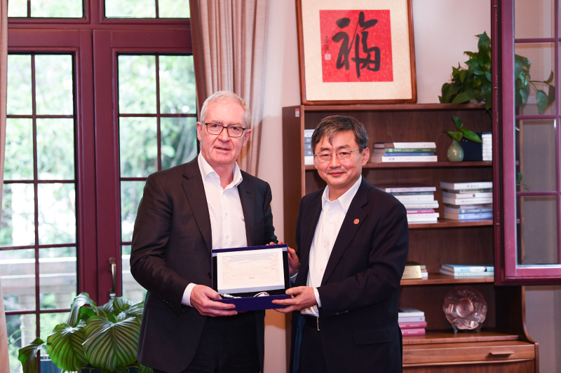 帝国理工学院校长Hugh Brady.png
