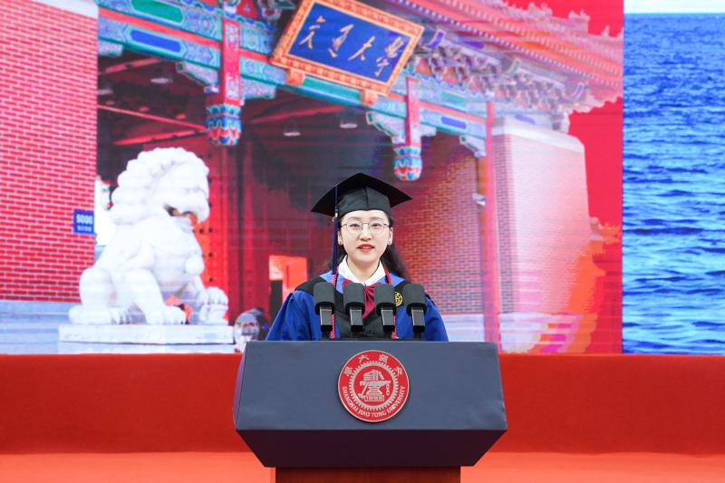 9.毕业生代表.jpg