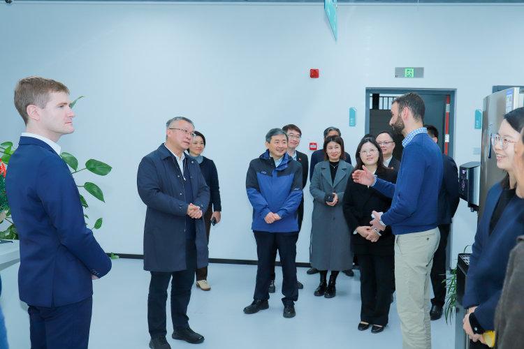 教育部党组成员、副部长任友群调研上海交大