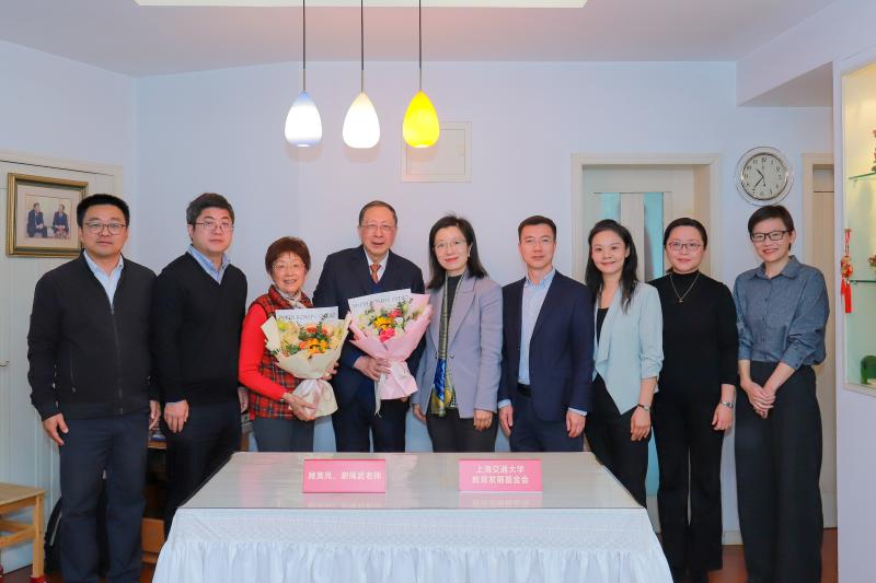 谢绳武教授夫妇捐赠设立“从容奖助学金”