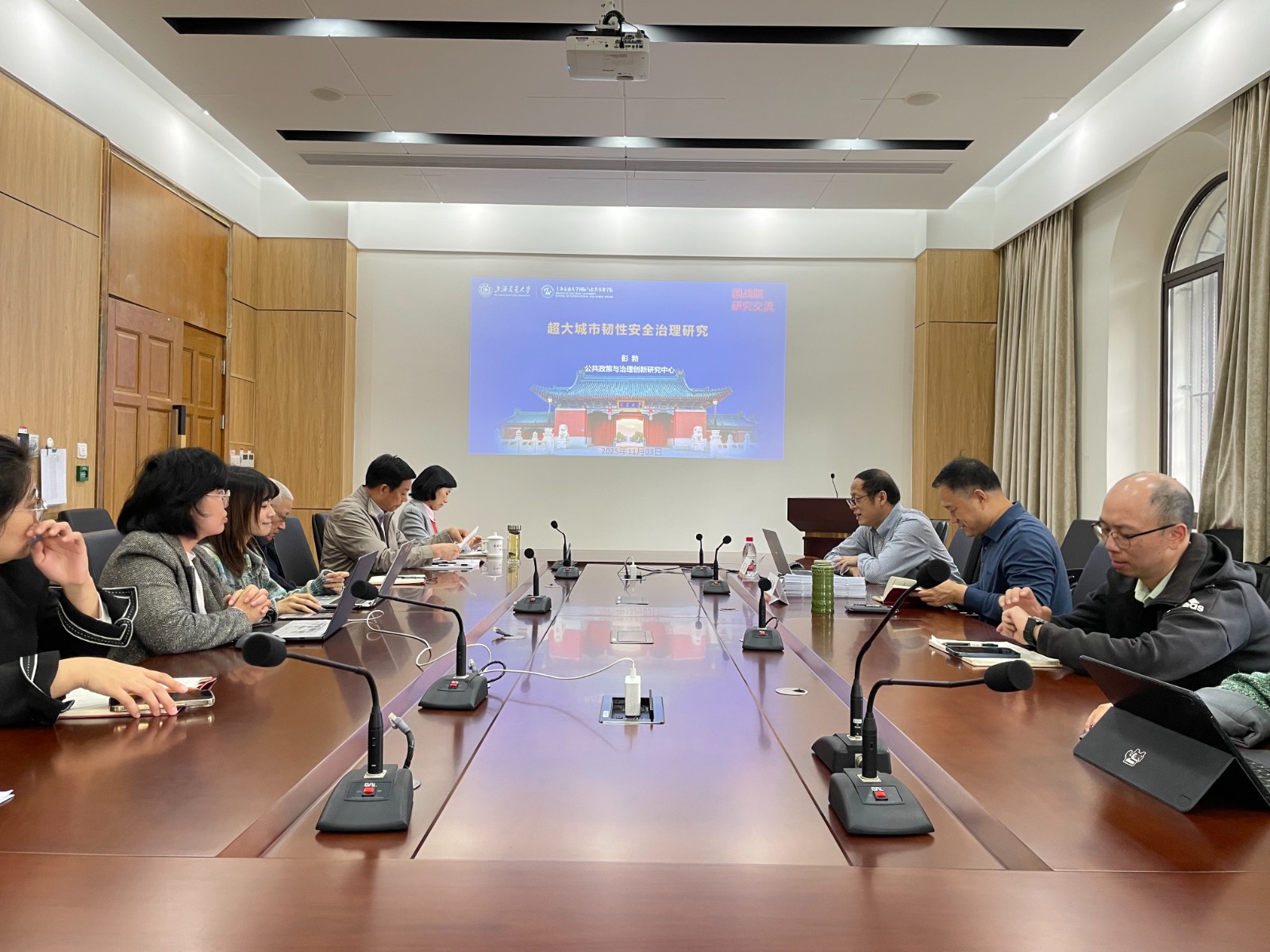 欧宝app官方网站下载国家安全研究院执行院长、国际与公共事务学院特聘教授彭勃为我院师生作学术讲座