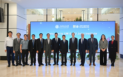 US Ambassador to China visits JI and meets with students